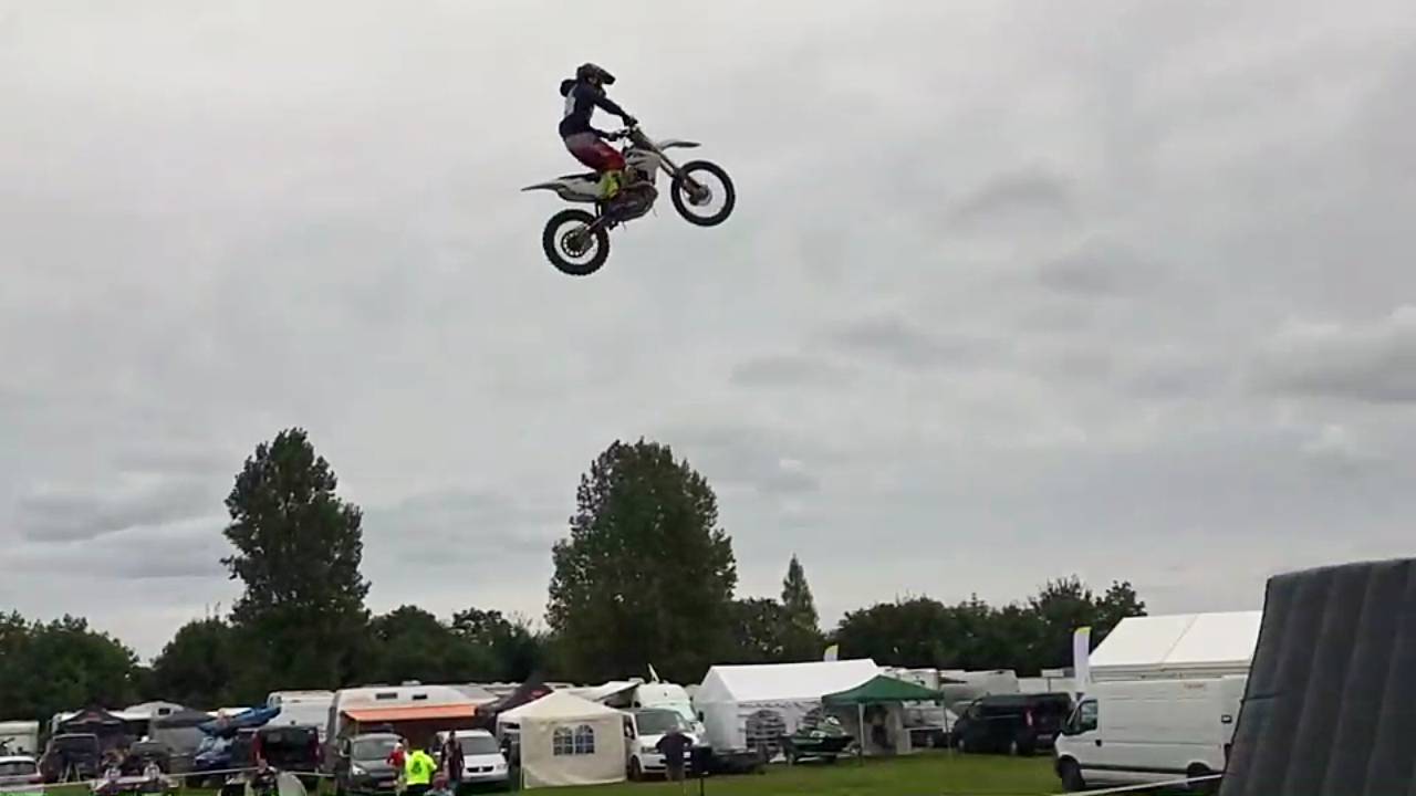 📸 Motorrad Stunt-Show